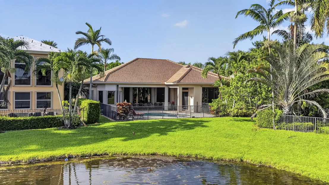 Photo of 10715 Versailles Boulevard