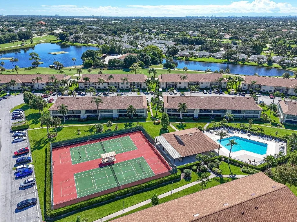 Photo of Unit B at 1001 Pinecrest Circle