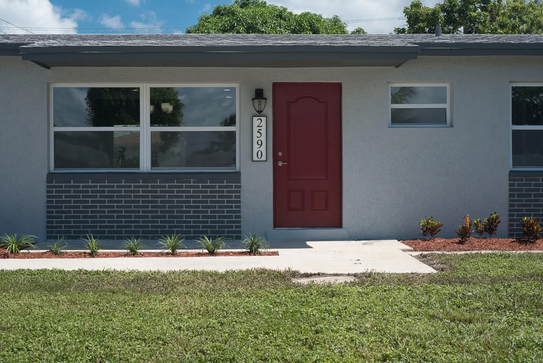 Photo of 2590 N Seacrest Boulevard