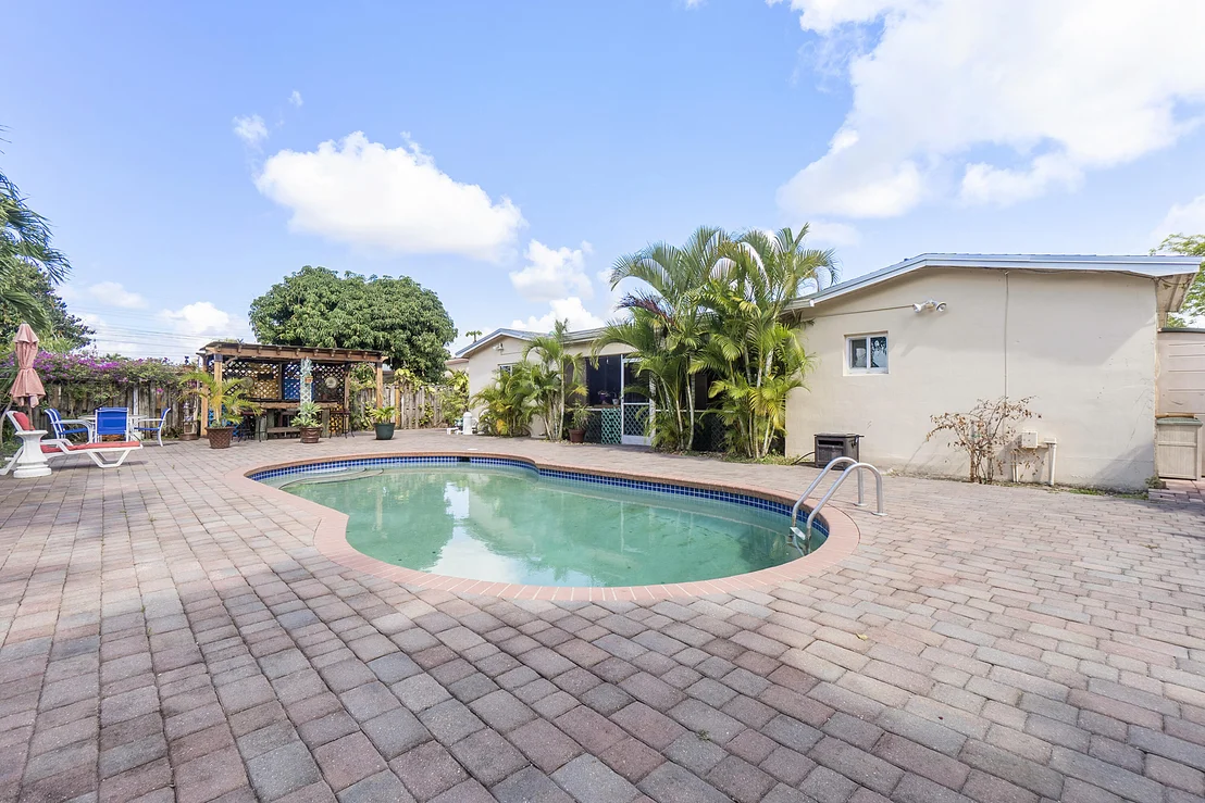 Photo of 6972 NW 8th Street