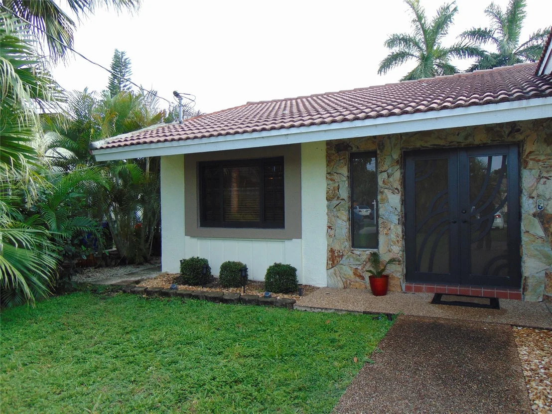 Photo of 595 E River Drive
