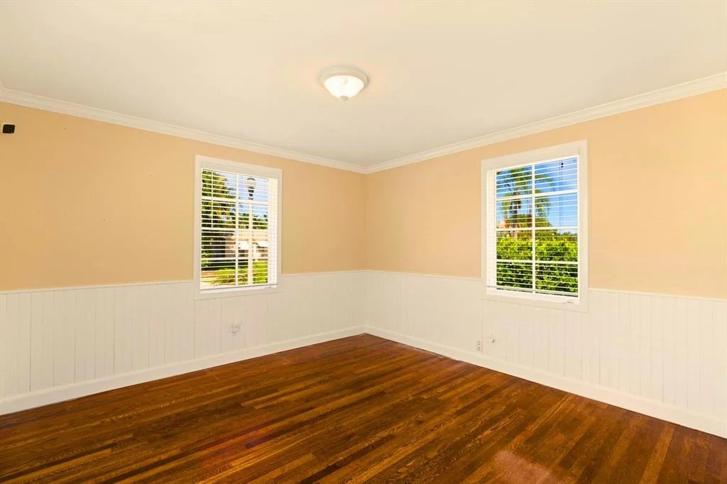 Photo of 322 Colonial Road