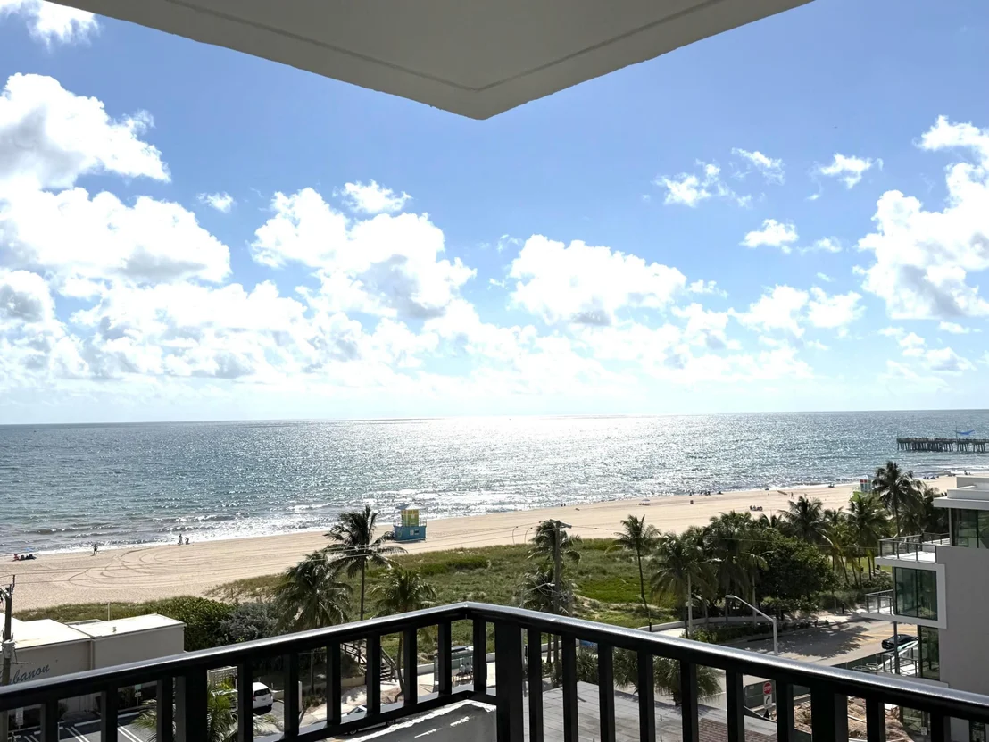 Photo of Unit 921 at 525 N OCEAN Boulevard N