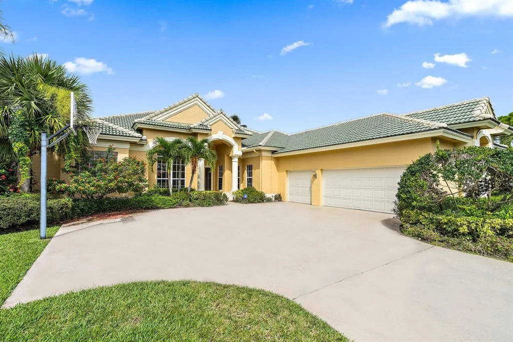 Photo of 18585 Lakeside Gardens Drive