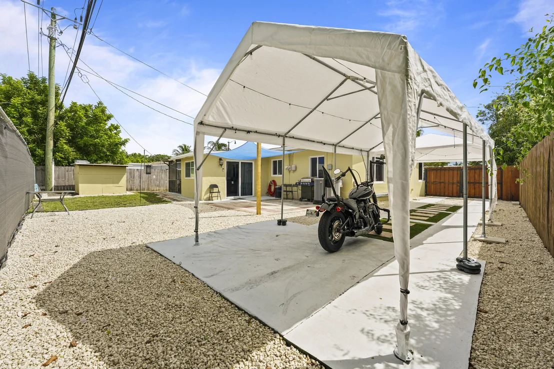 Photo of 2541 NE 7th Terrace