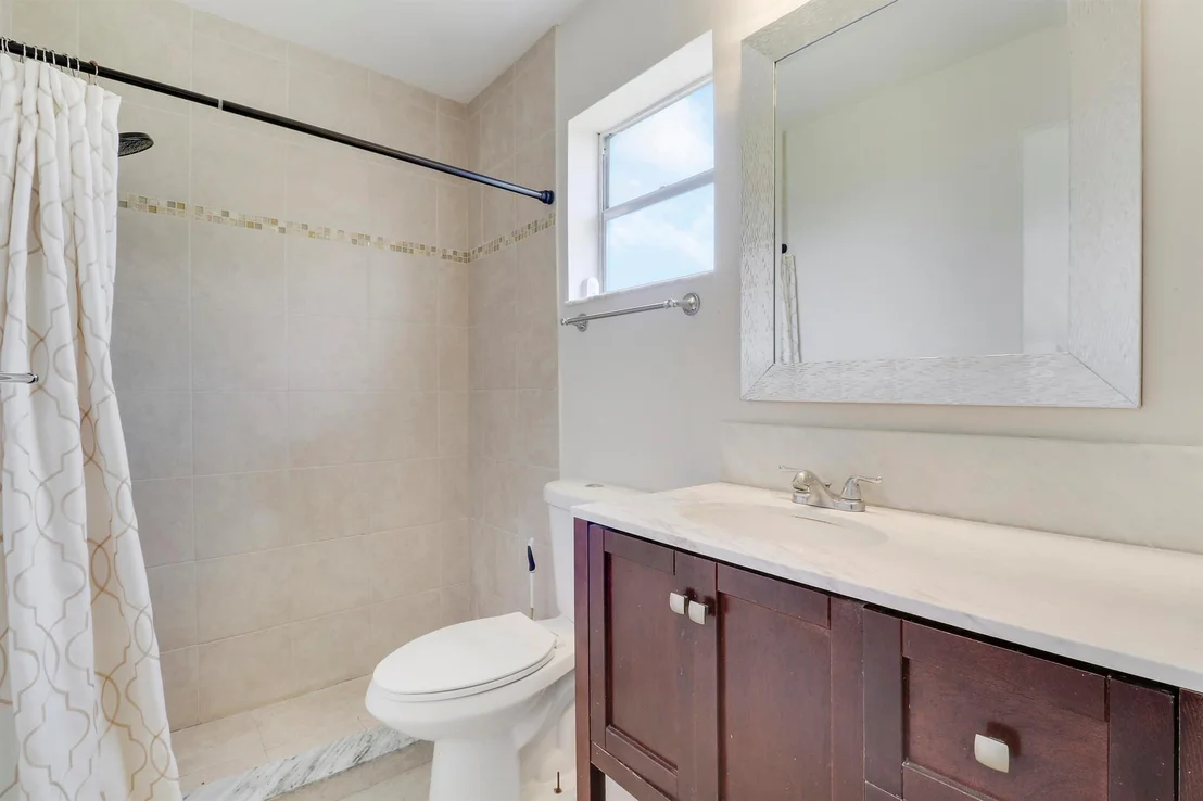Photo of 612 Oak Ter Terrace