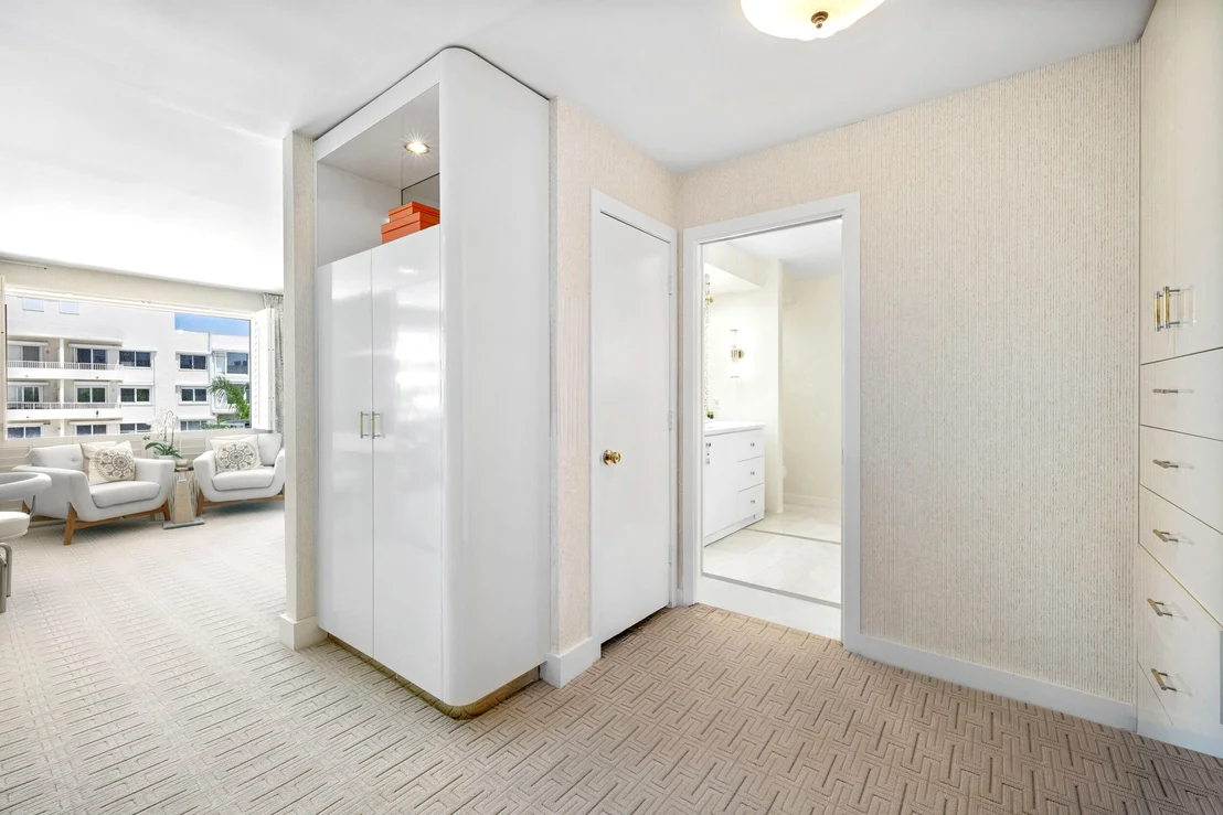 Photo of Unit B510511 at 44 Cocoanut Row