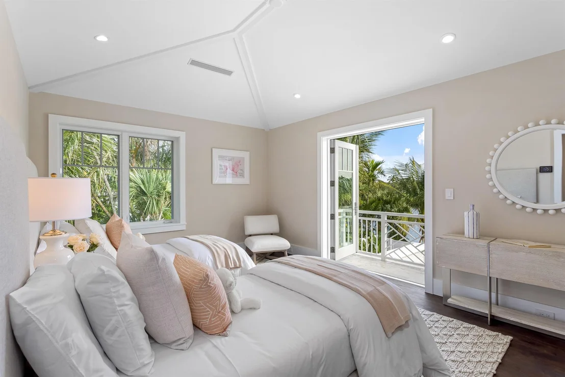 Photo of 584 Island Drive
