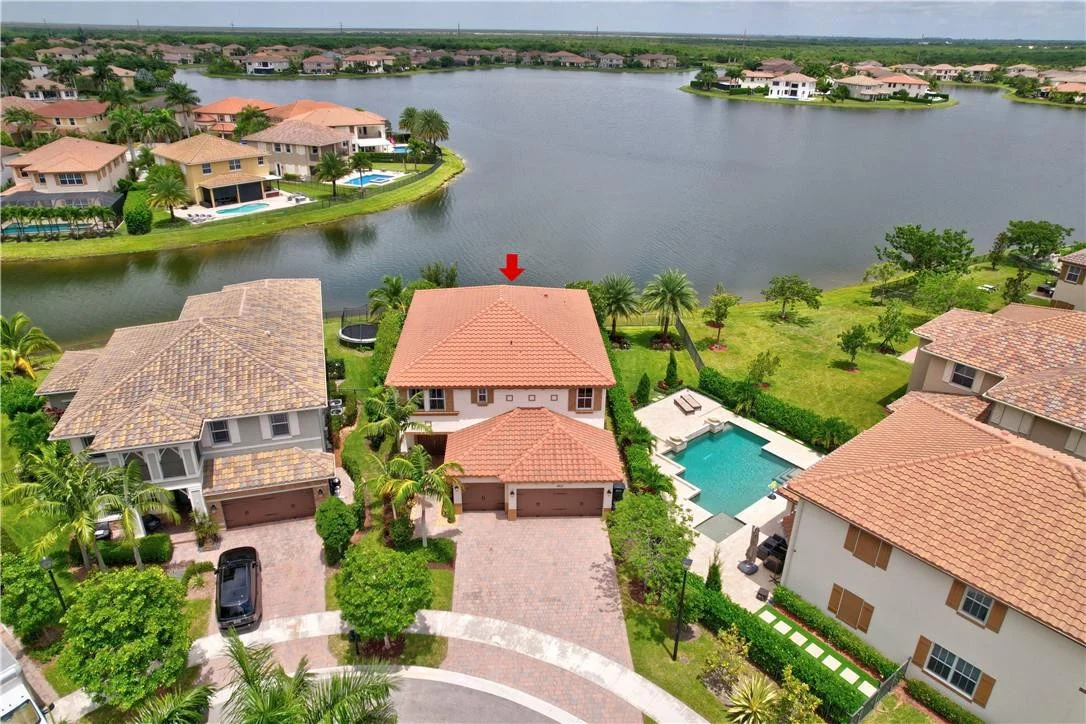 Photo of 8631 S Lakeside Bend