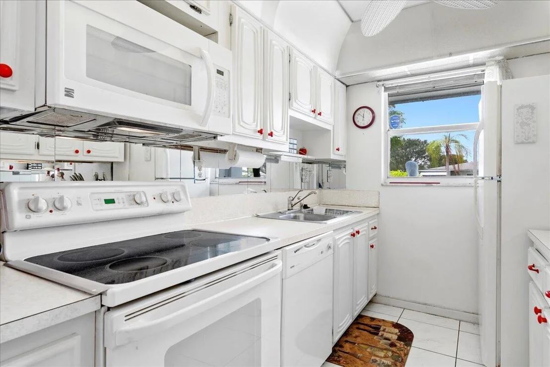 Photo of Unit D at 560 High Point Drive