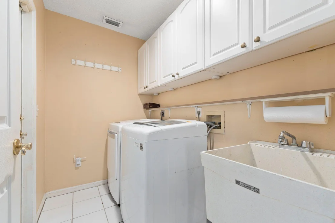 Photo of 6875 Bronte Circle