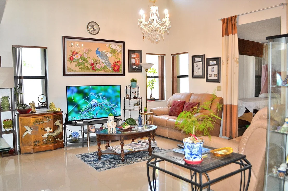 Photo of 570 Lakeside Circle