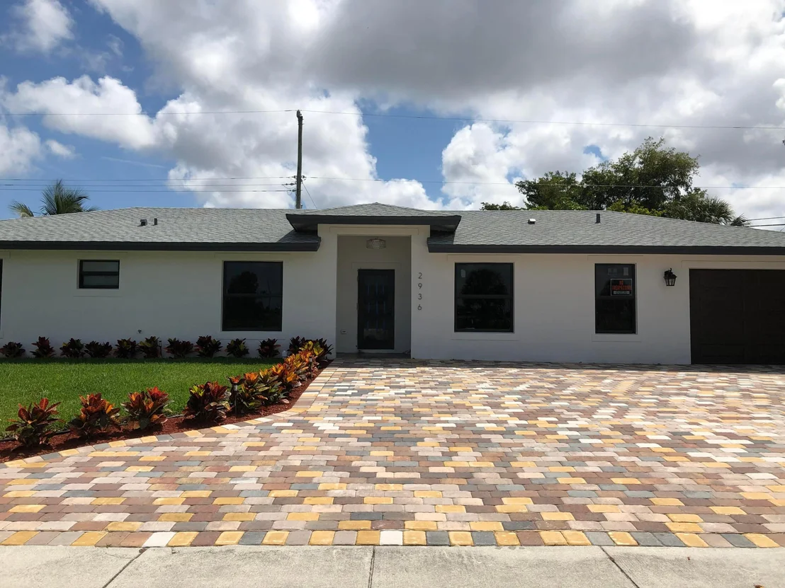 Photo of 2936 Summit Boulevard