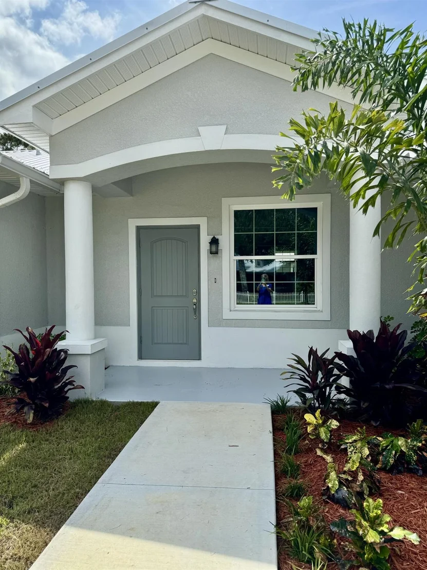 Photo of 581 SE 36th Terrace