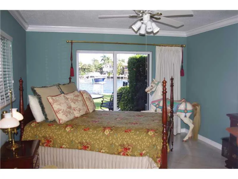 Photo of 2950 NE 23rd Place