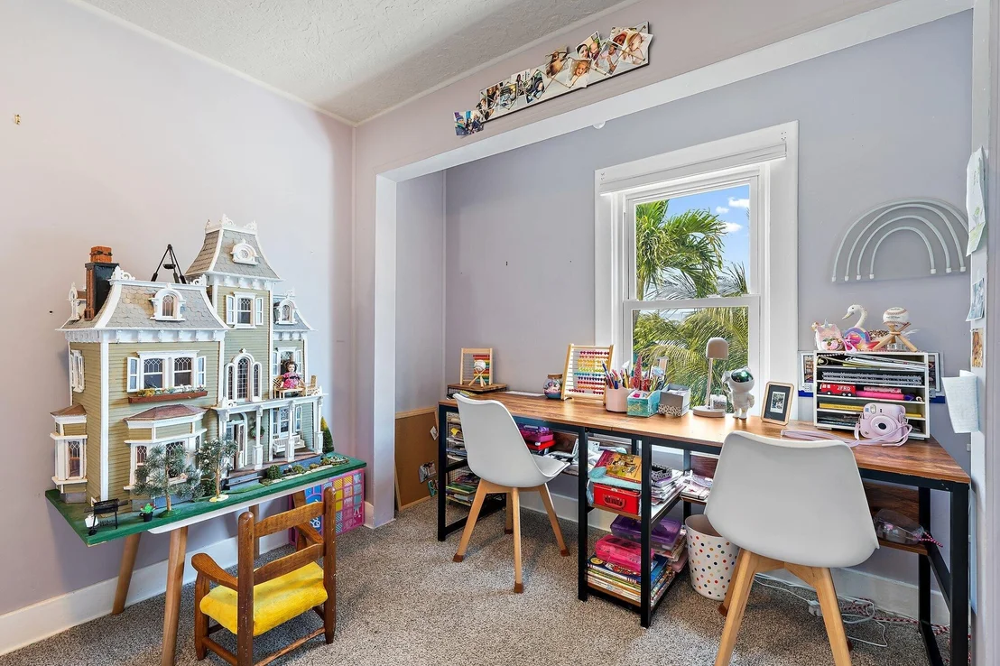 Photo of 715 Warren Drive