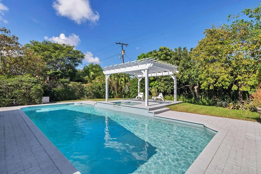 Photo of 327 Potter Road