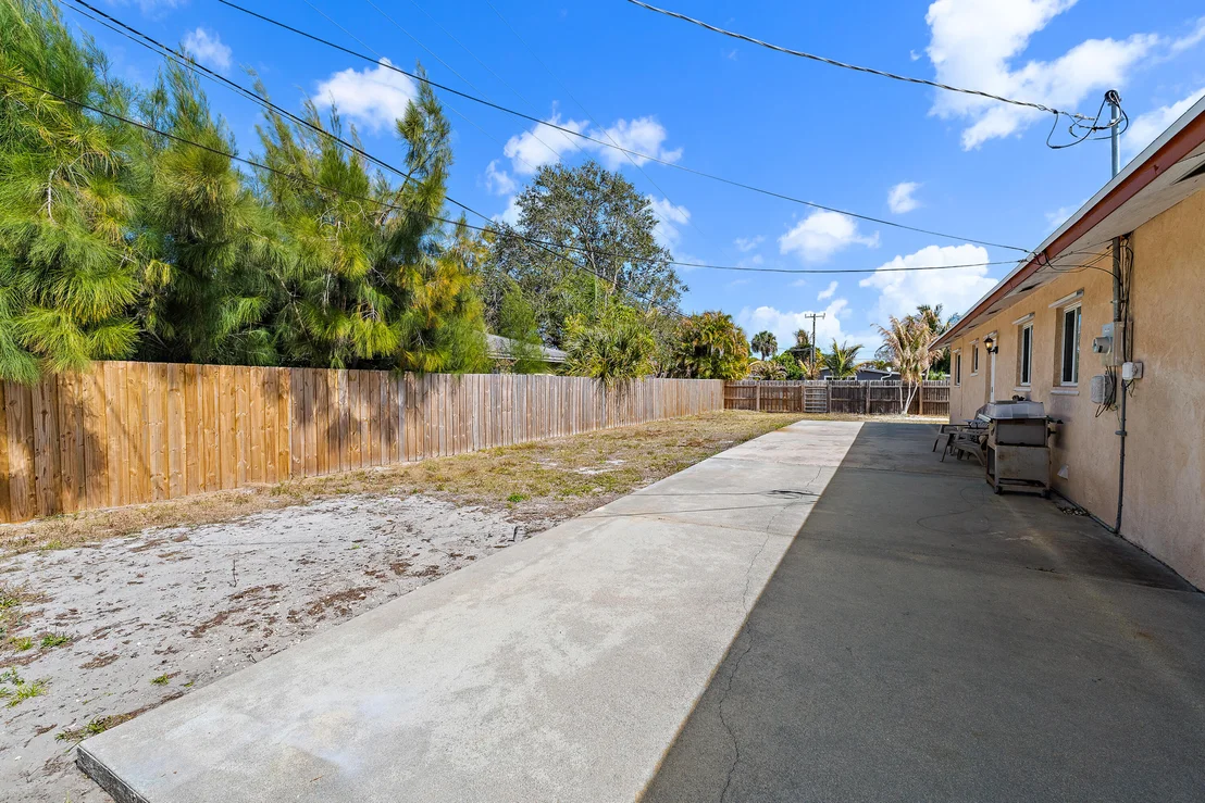 Photo of 815 W Laird Drive