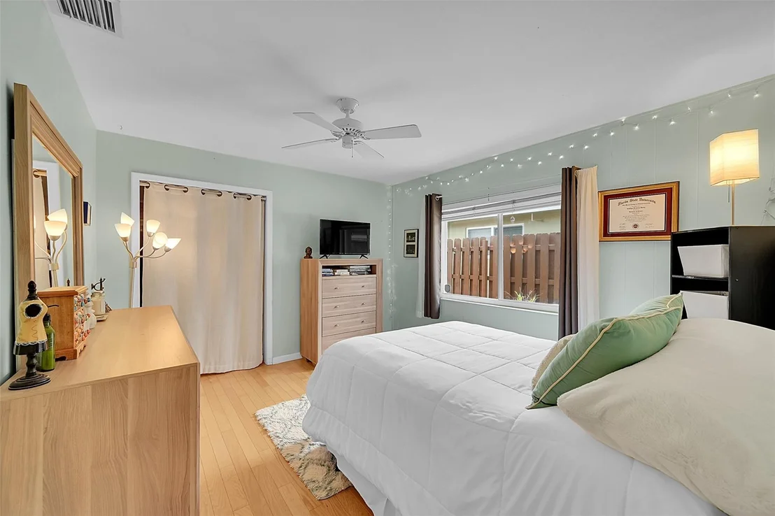 Photo of 920 SE 4th Avenue