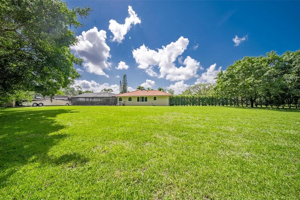 Photo of 12483 Pineacre Lane