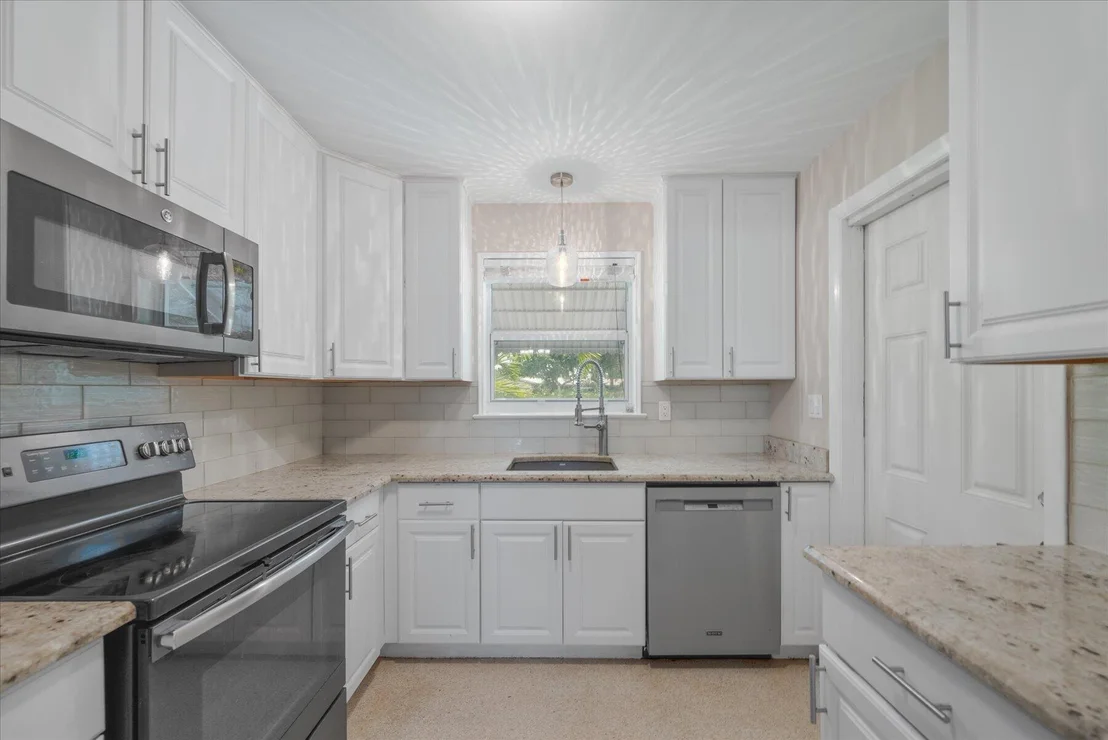 Photo of 117 E Riverside Drive