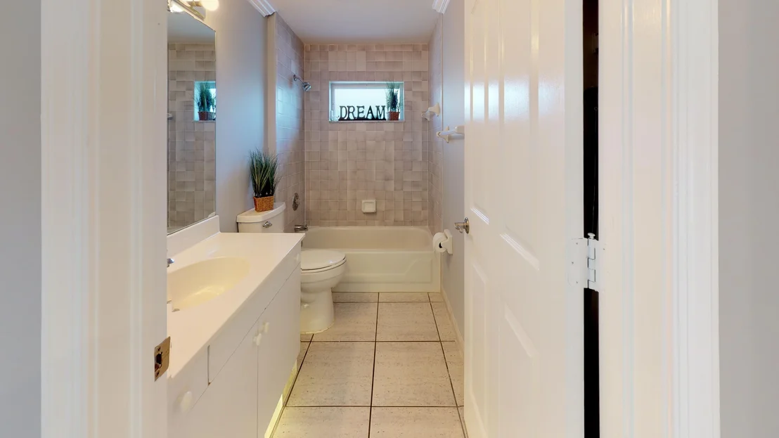 Photo of 6246 Leslie Street