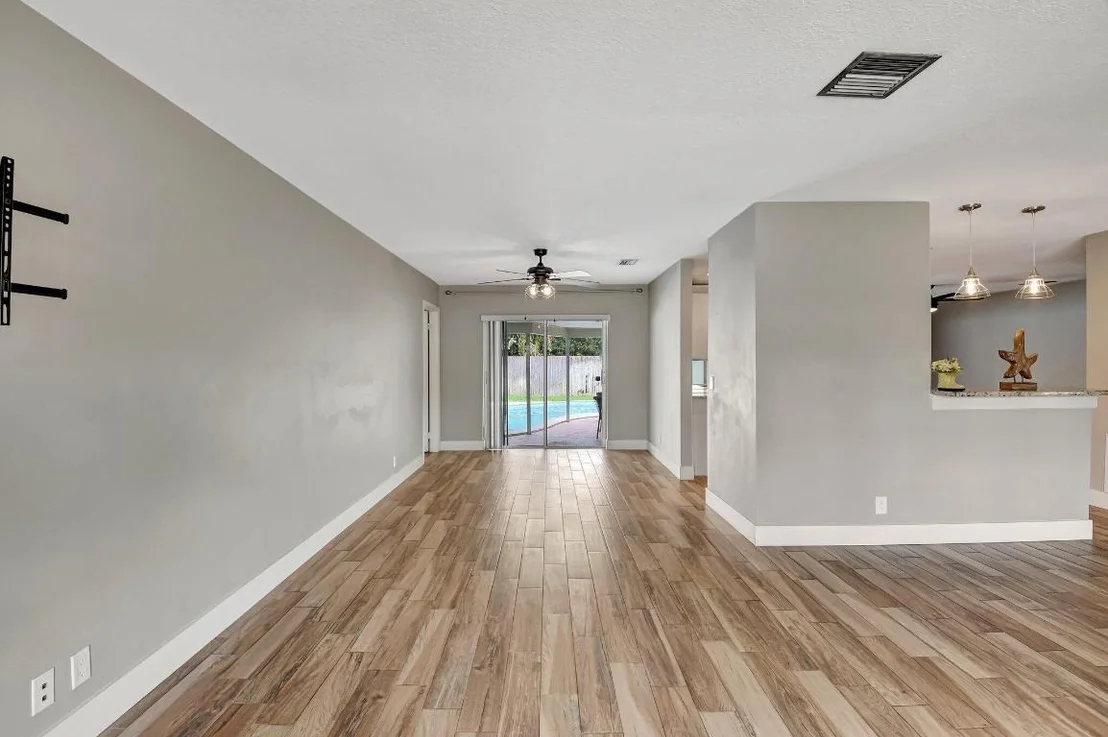 Photo of 625 Sunshine Drive