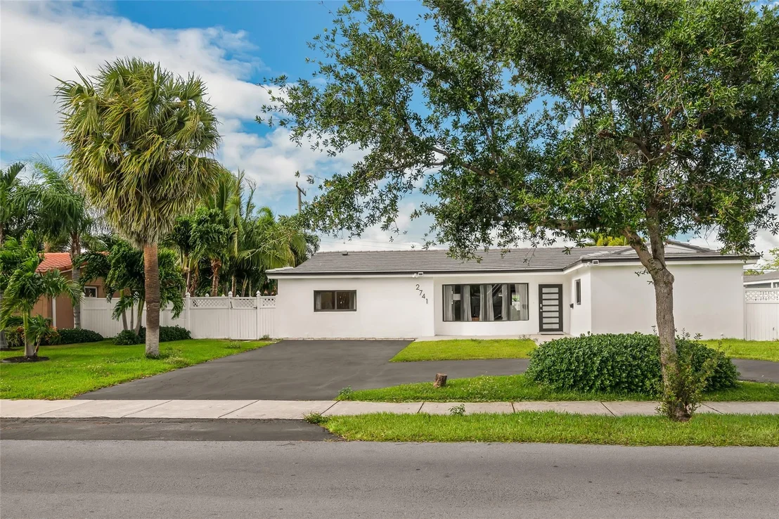 Photo of 2741 NE 45th Street