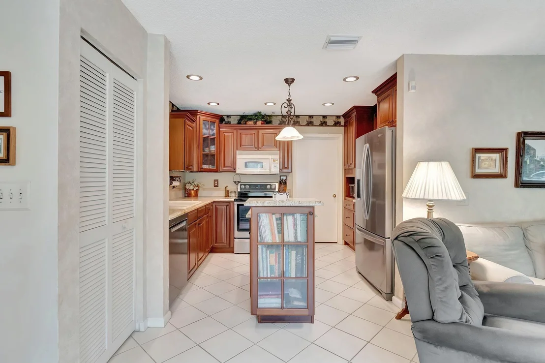 Photo of 6393 Lansdowne Circle