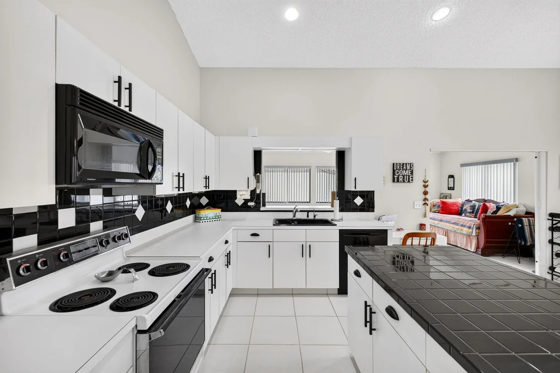 Photo of 2320 Riviera Drive