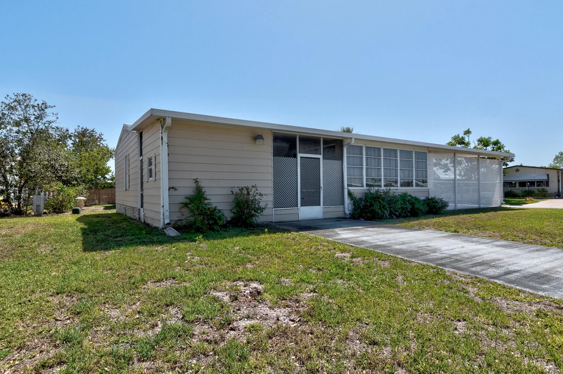 Photo of 901 Oleander Circle