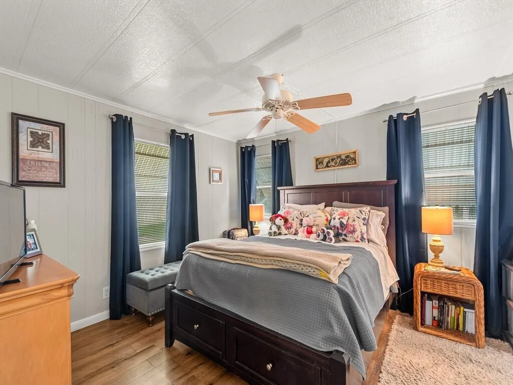 Photo of 385 NE Jade Circle