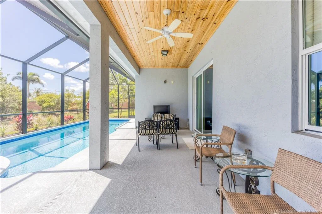Photo of 2431 NW Hummingbird Circle