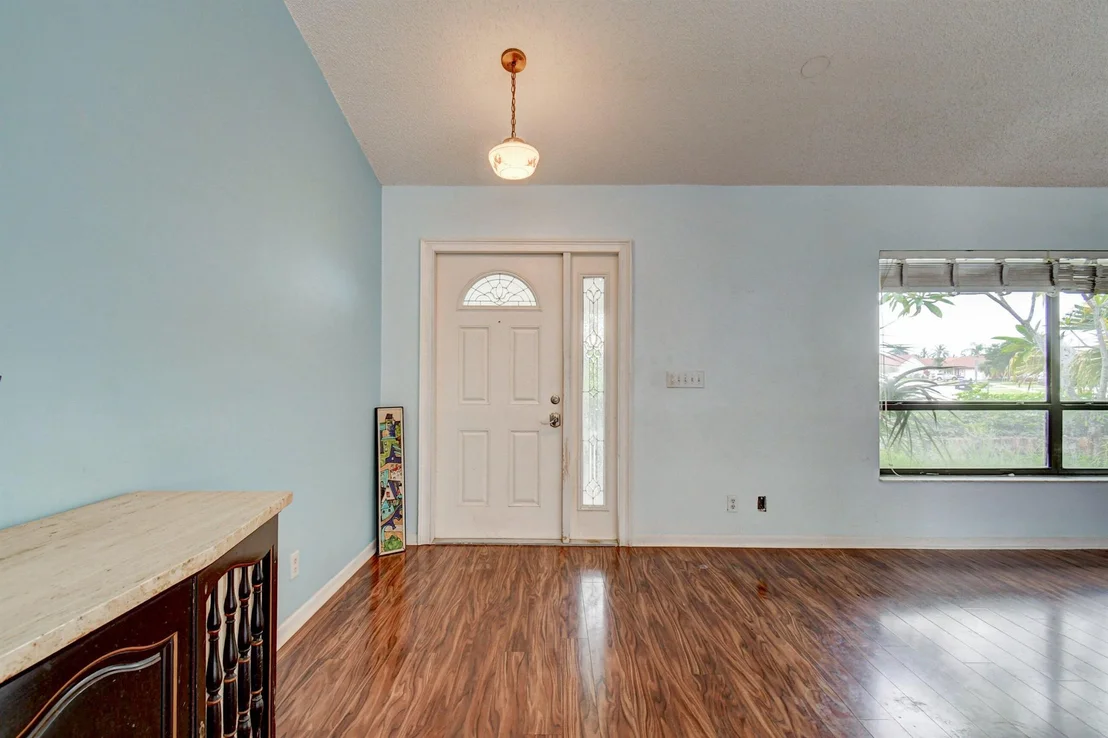 Photo of 5822 Sun Pointe Circle