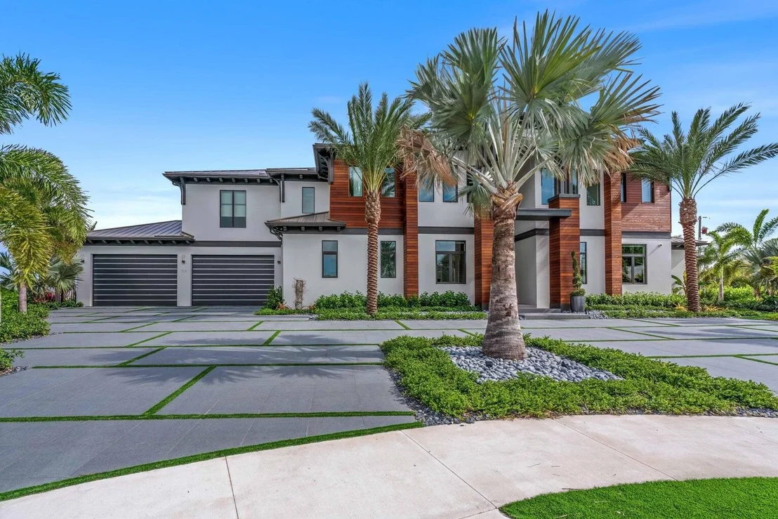 Photo of 712 Lakeside Circle
