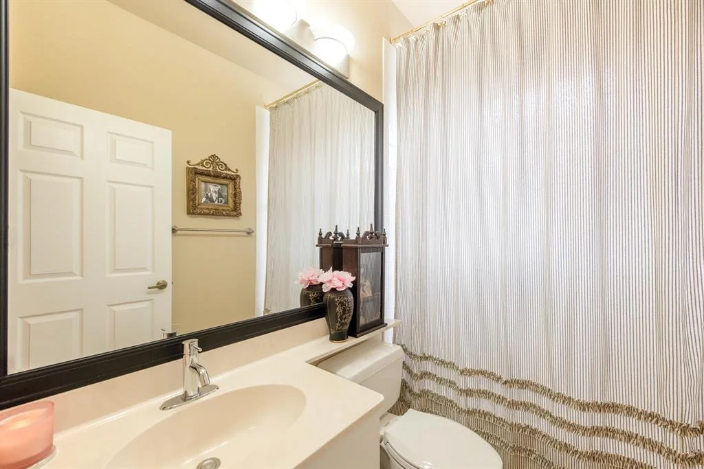 Photo of 7542 Charing Cross Lane