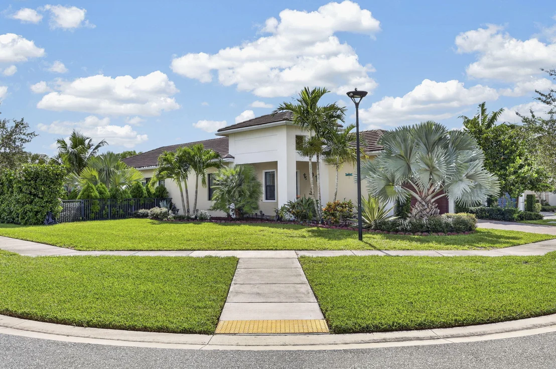 Photo of 16065 Key Biscayne Lane