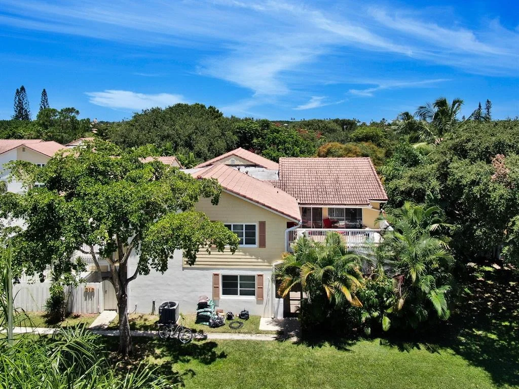 Photo of 211 Seabreeze Circle