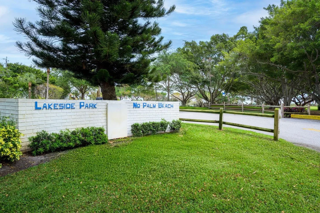 Photo of 737 Nighthawk Way