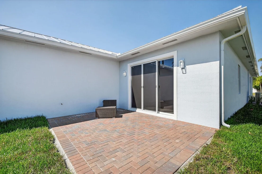 Photo of 607 N Loxahatchee Drive