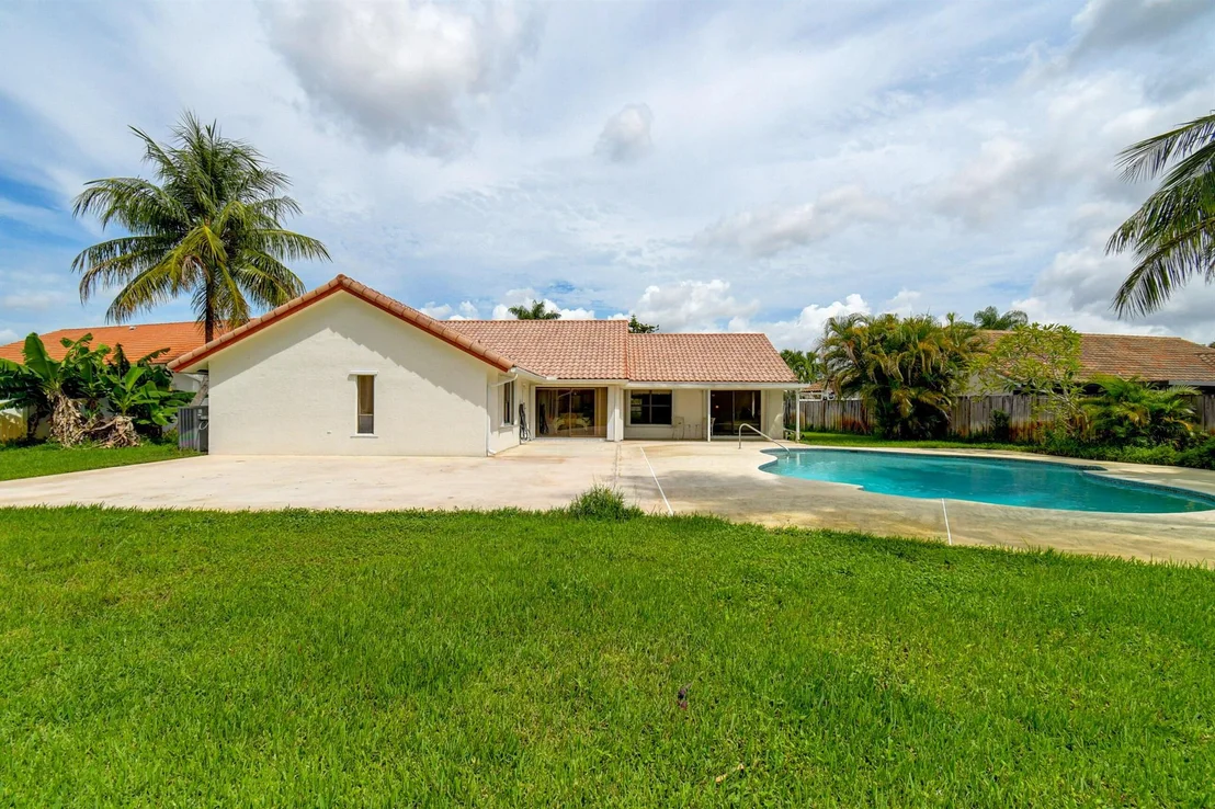 Photo of 5822 Sun Pointe Circle