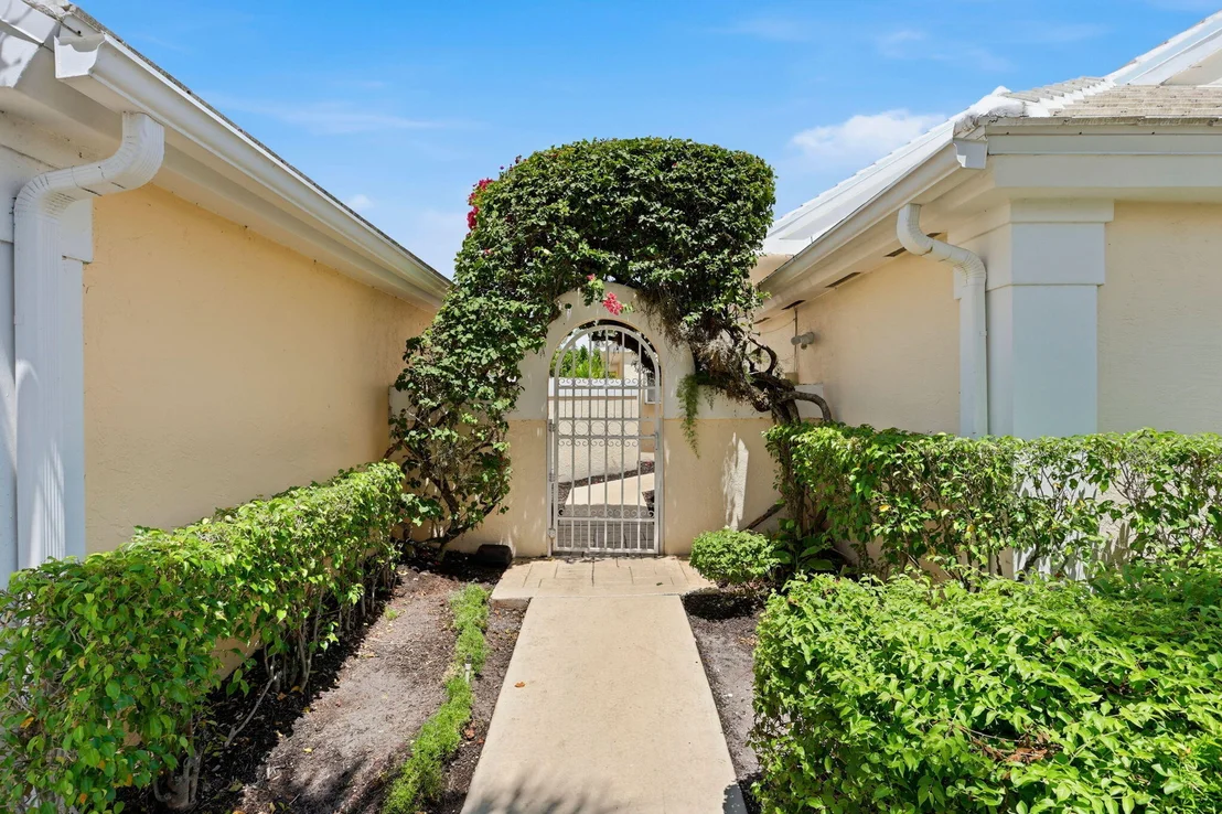 Photo of 944 Dickens Place