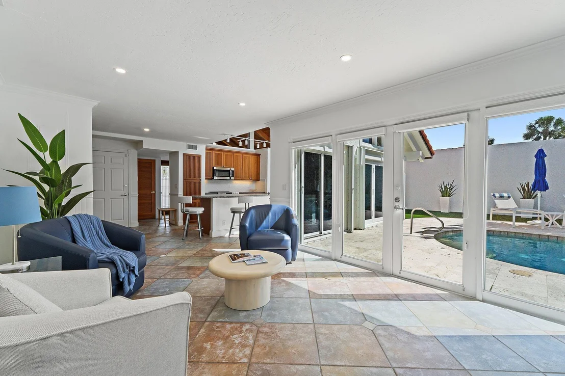 Photo of 102 W Sandpiper Circle