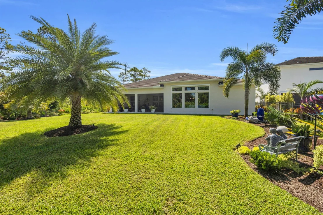 Photo of 718 SW Riverwatch Place