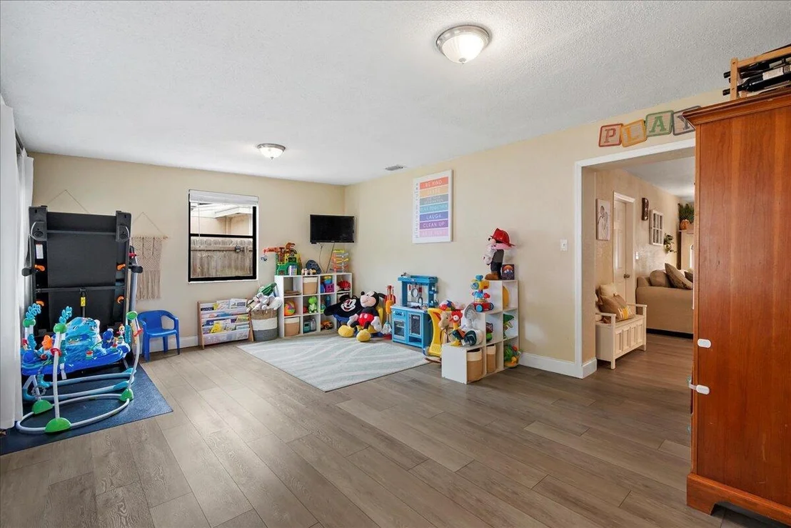 Photo of 237 W Browning Drive