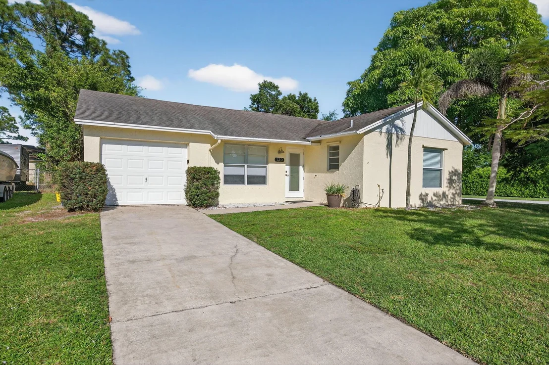 Photo of 130 Lakeside Circle