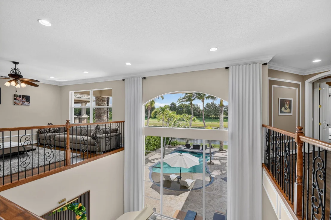Photo of 718 Edgebrook Lane