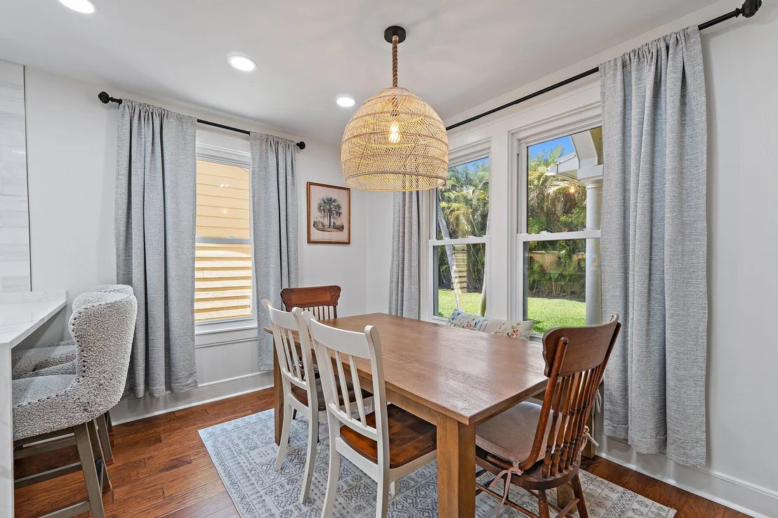 Photo of 715 Warren Drive