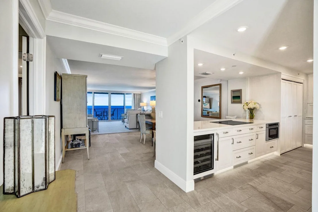 Photo of Unit 703 at 400 Beach Road