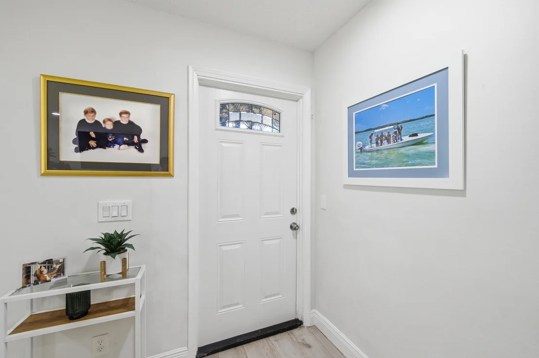 Photo of Unit D at 957 Circle Drive